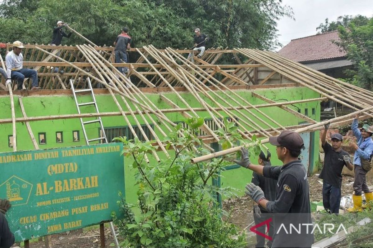 Ratusan santri Al Barkah Bekasi bersiap miliki gedung baru