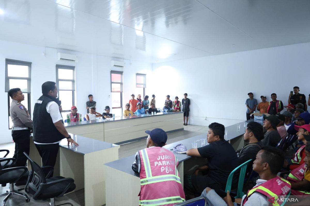 Polda Babel bina dan edukasi puluhan jukir di Pangkalpinang