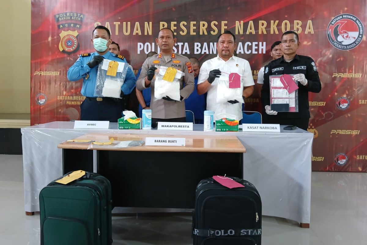 Petugas bandara SIM Aceh gagalkan penyelundupan 5 kg sabu-sabu