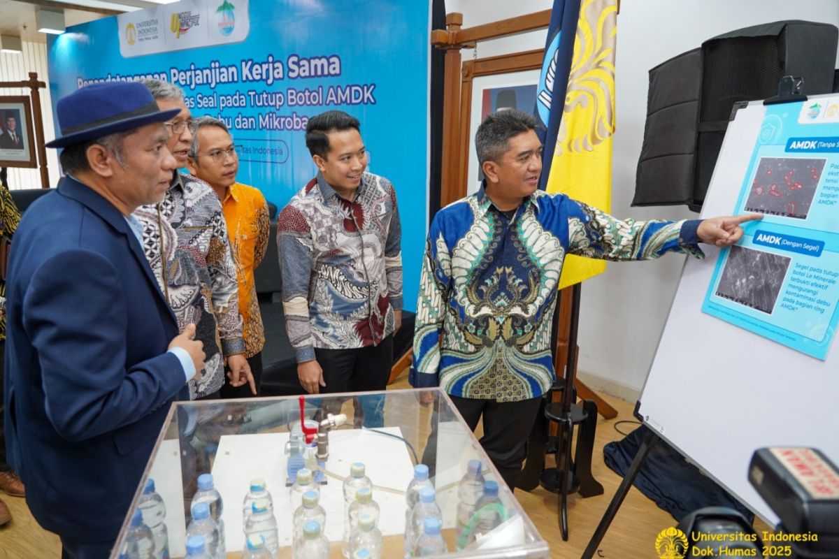 UI kaji pengaruh segel tutup botol terhadap higienitas air minum dalam kemasan
