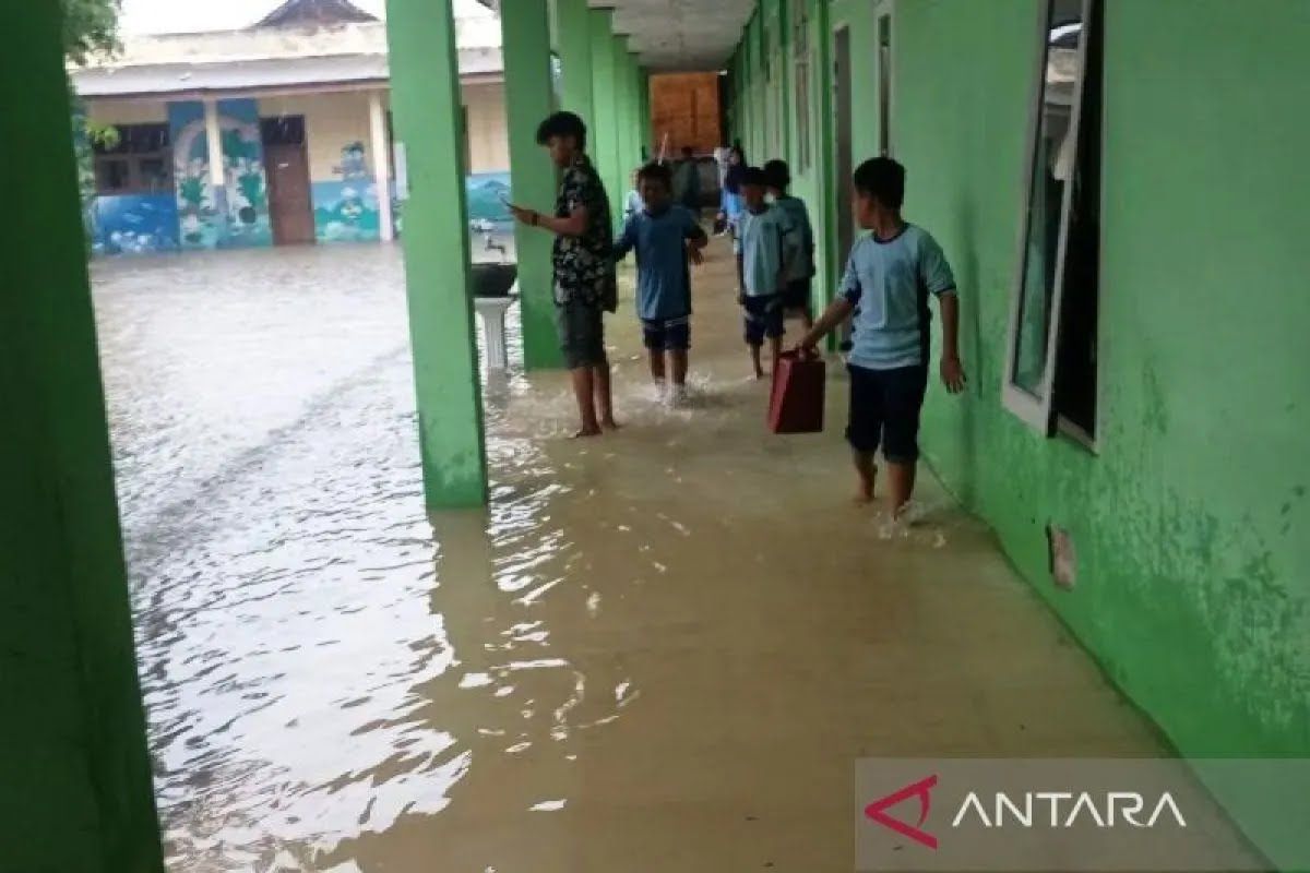 BMKG keluarkan peringatan waspadai curah hujan meningkat di Banten