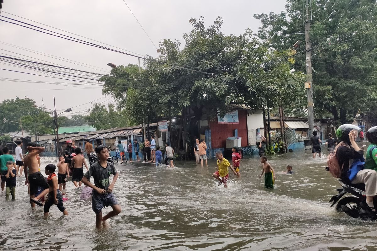 Ini sejumlah lokasi di Jakbar yang tergenang banjir akibat hujan deras