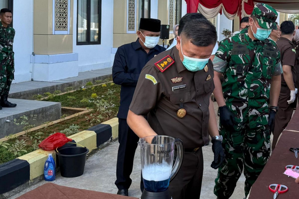 Kejari OKU Sumsel musnahkan barang bukti dari 79 perkara