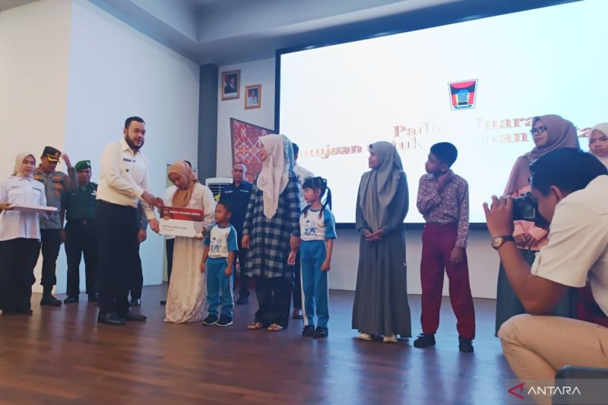 Wako Fadly Amran luncurkan Kartu Padang Juara jelang 100 hari kerja