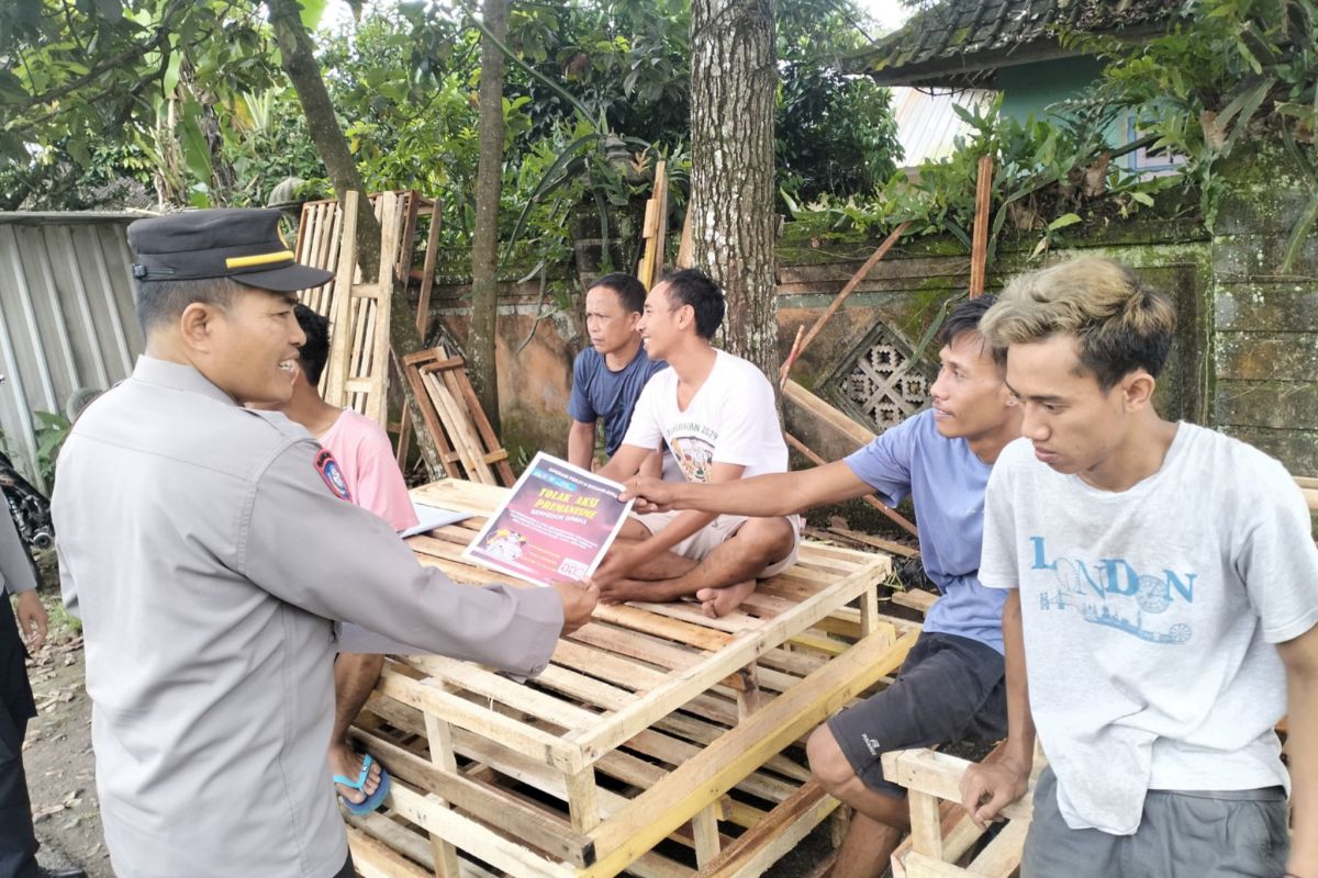 Layanan pengaduan Call Center Polri 110 disosialisasikan di Lombok Tengah