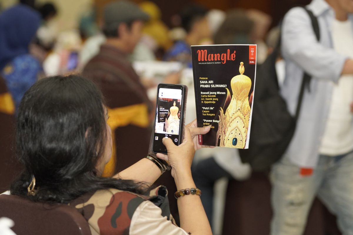 Unpad hidupkan lagi majalah berbahasa Sunda Mangle