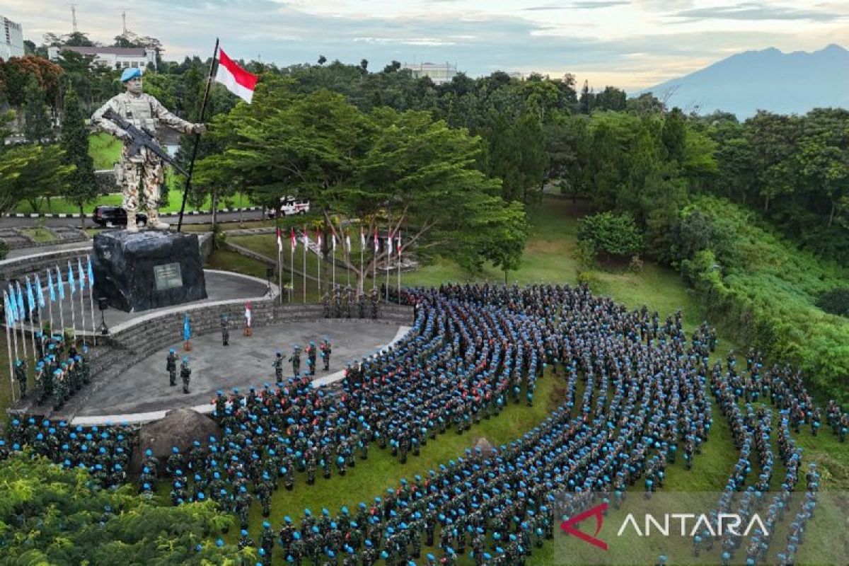 Baret biru PBB disemat, 1.117 prajurit TNI siap jaga perdamaian dunia