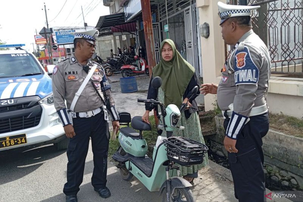 Polres Aceh Barat tegur 60 pengendara sepeda listrik hingga Mei 2025