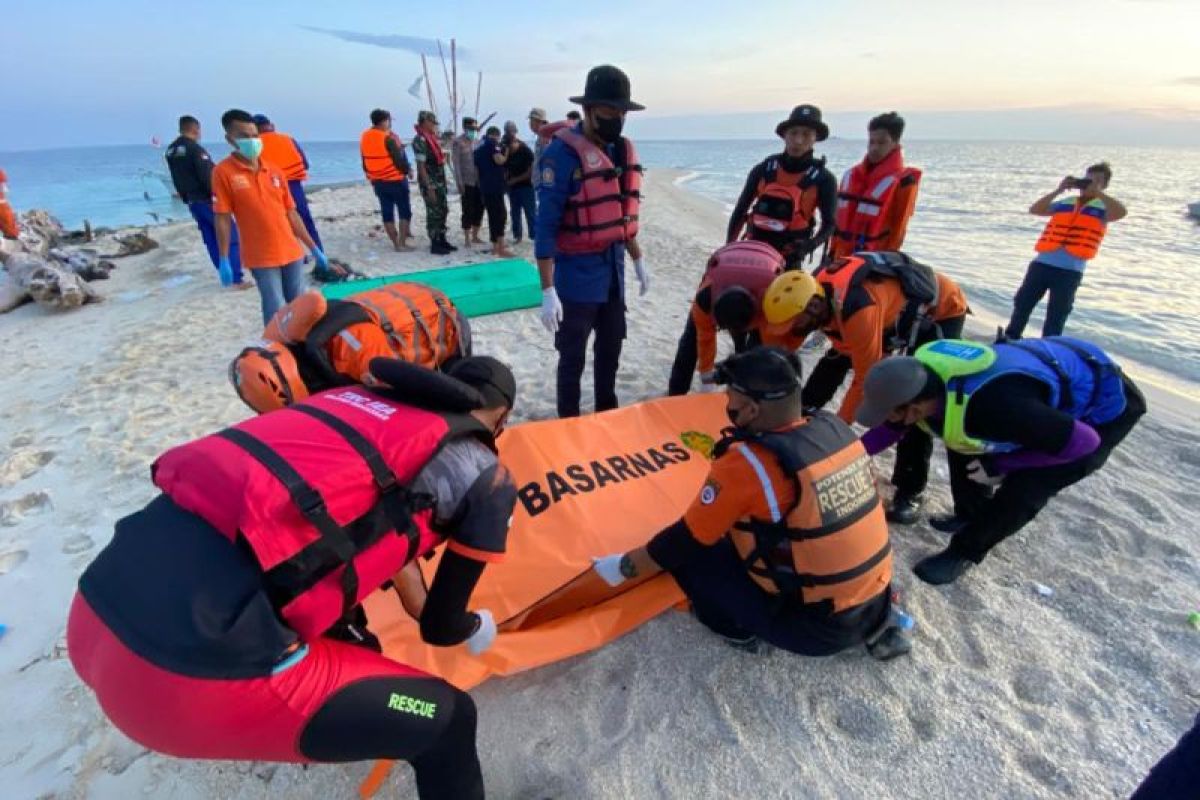 Tim SAR temukan jenazah penumpang KM Tidar di Pulau Gusung, Pangkep