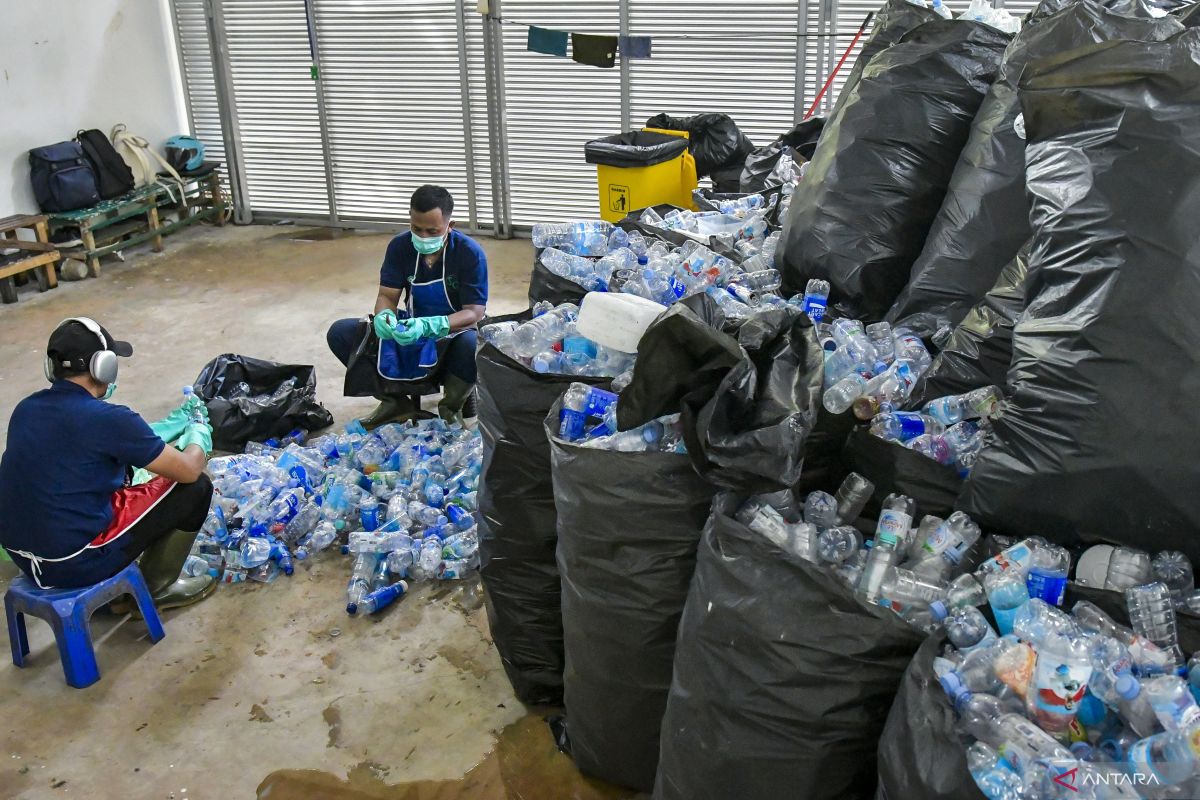 Jakarta ready to set example in waste management: ministry