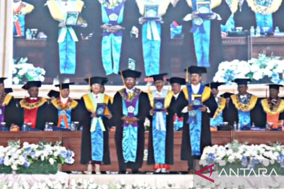 Universitas Pattimura tambah tiga guru besar