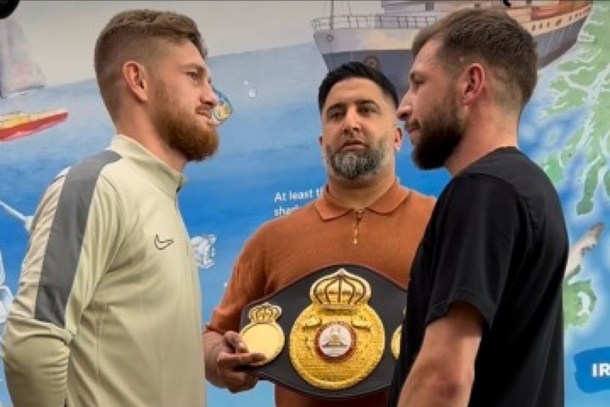 Hughes dan Sharp bertemu di ring