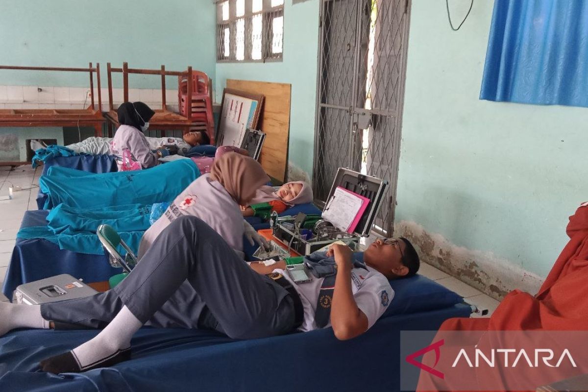 PMI Makassar gandeng milenial donor darah di SMAN 3 Maros