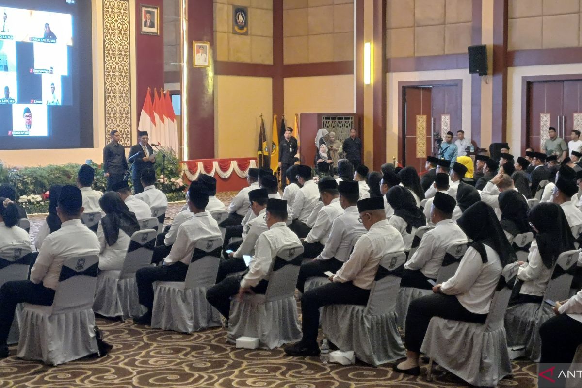 Gubernur Ansar minta ASN tidak curhat di media sosial