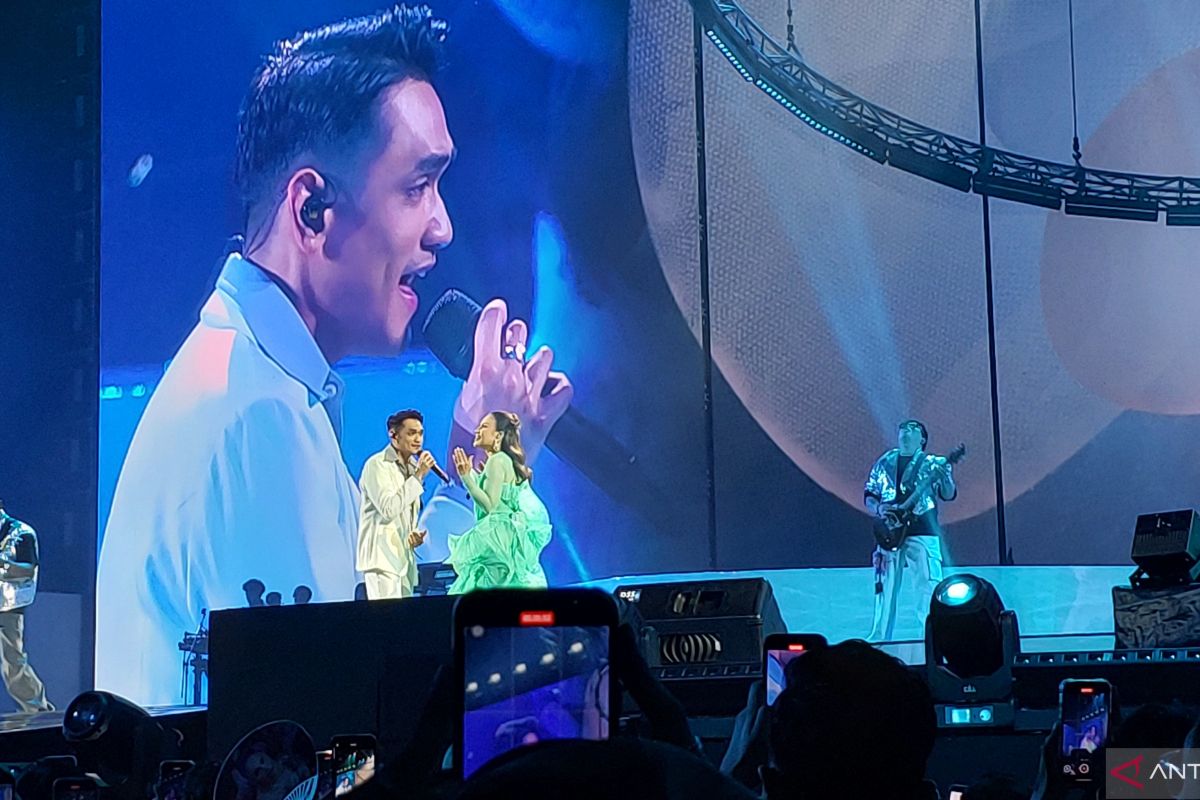 Penampilan kejutan di konser Rossa
