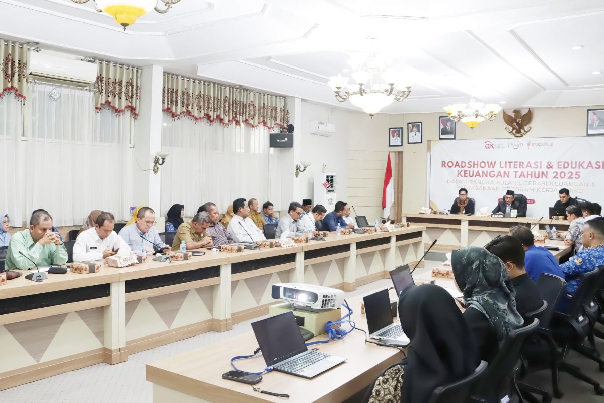 Bank Kalsel -- OJK  roadshow literasi dan edukasi keuangan di Hulu Sungai Selatan