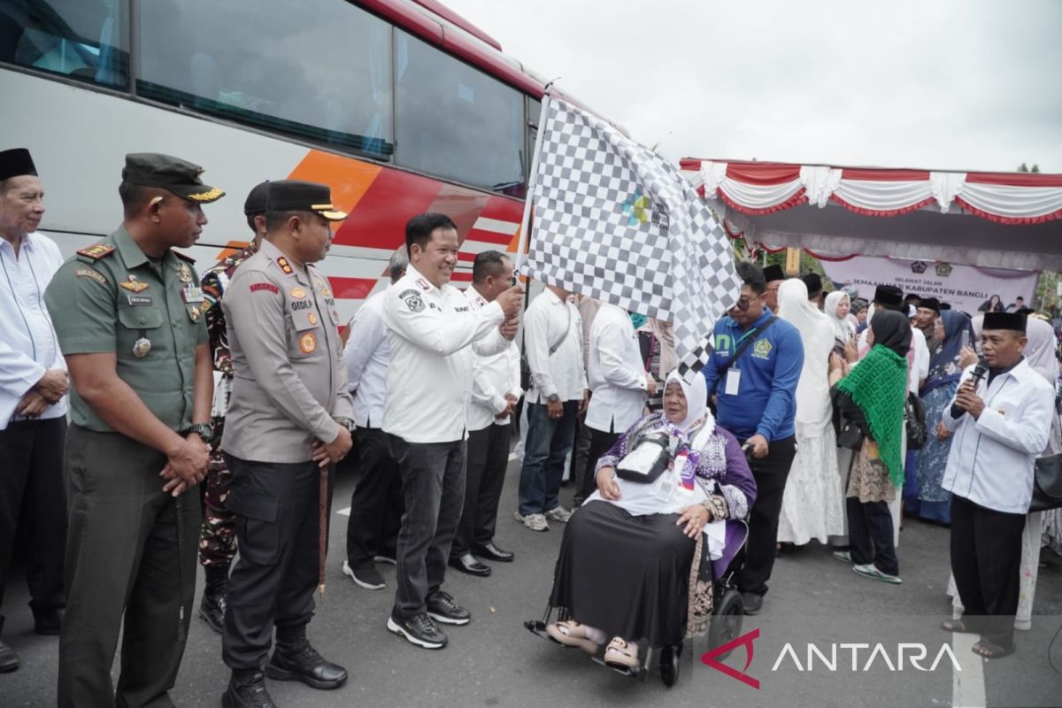 Bupati Bangli lepas jamaah calon haji