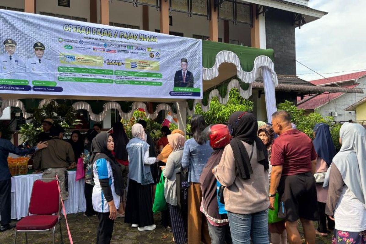 Warga Pontianak Kota serbu pasar murah jelang Idul Adha
