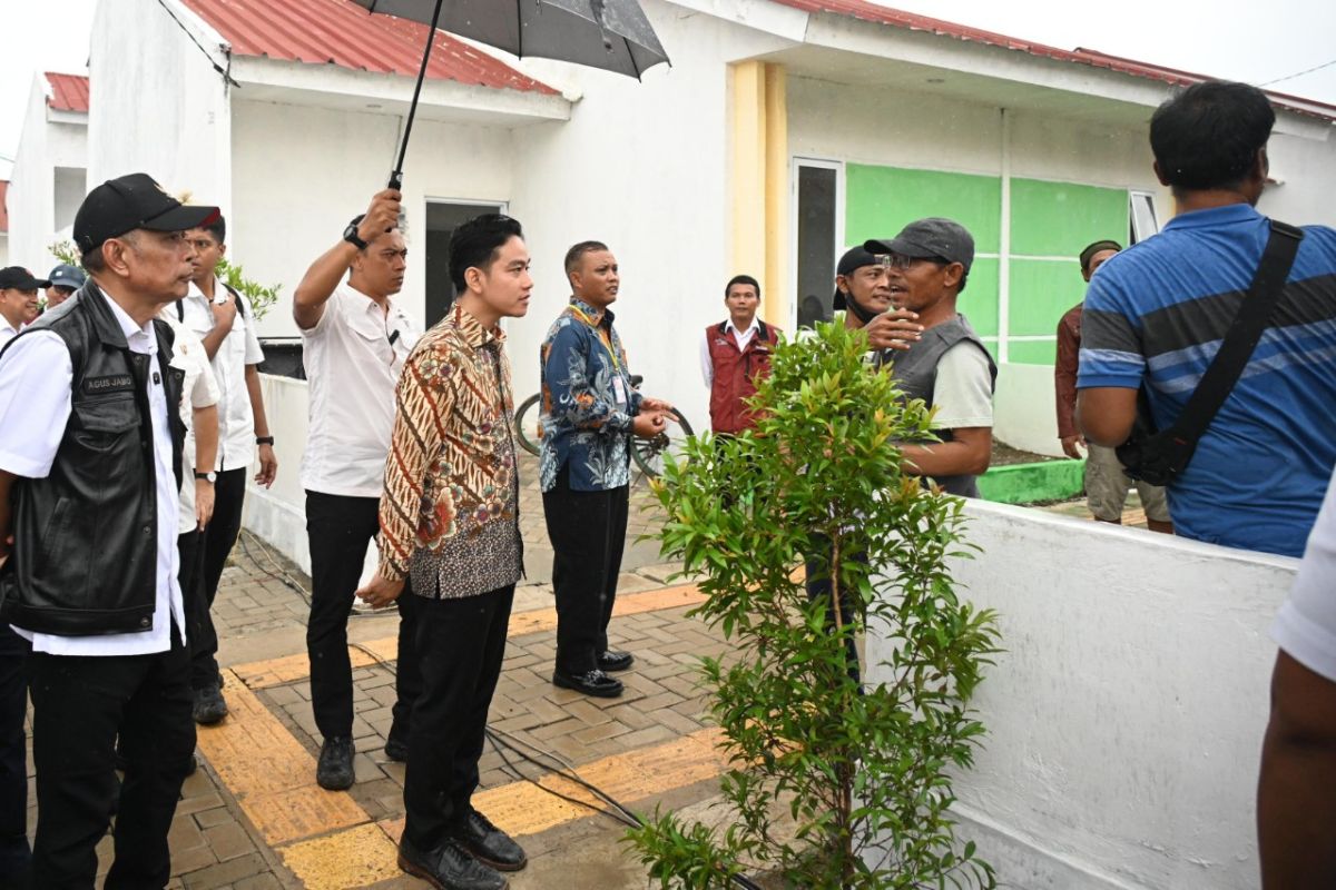 Gibran tinjau proyek Kampung Nelayan Sejahtera di Indramayu