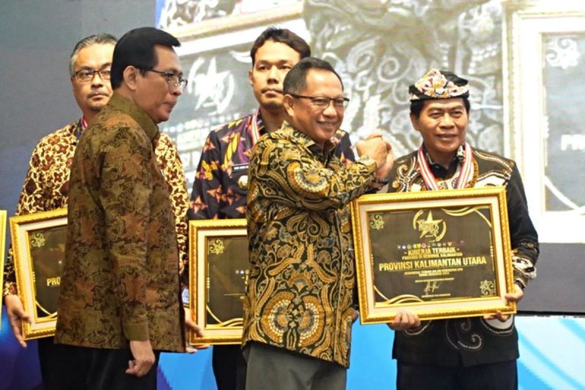 Gubernur Kaltara Raih Penghargaan SPM Awards 2025
