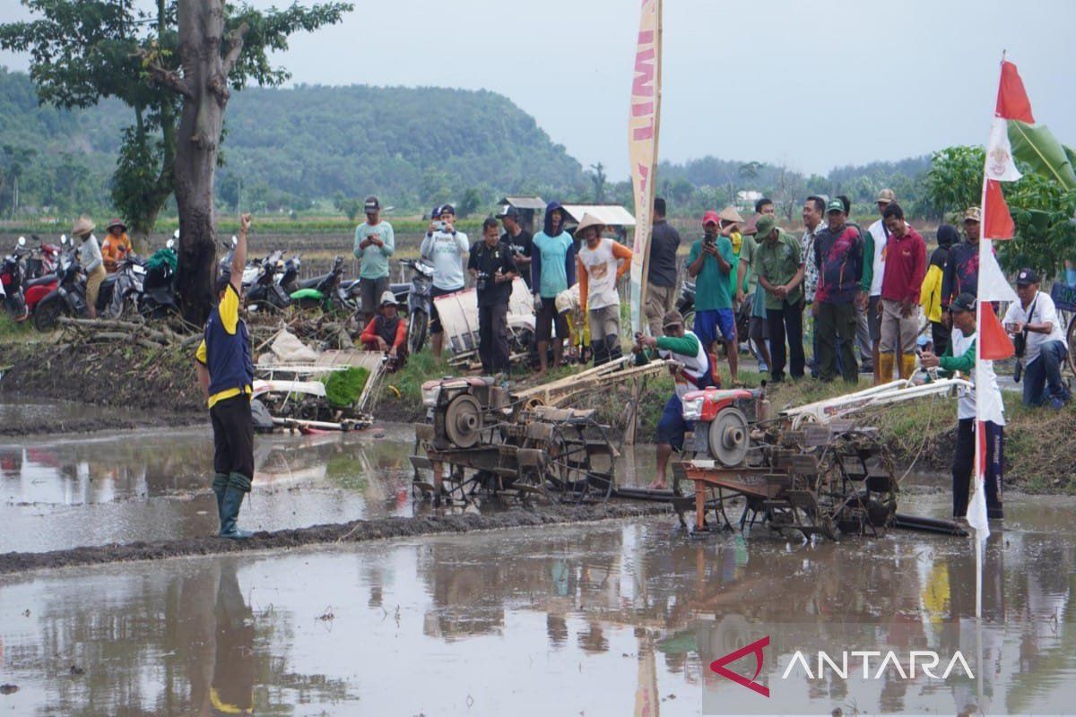 Pemkab  Batang gelar lomba balap traktor awali musim tanam