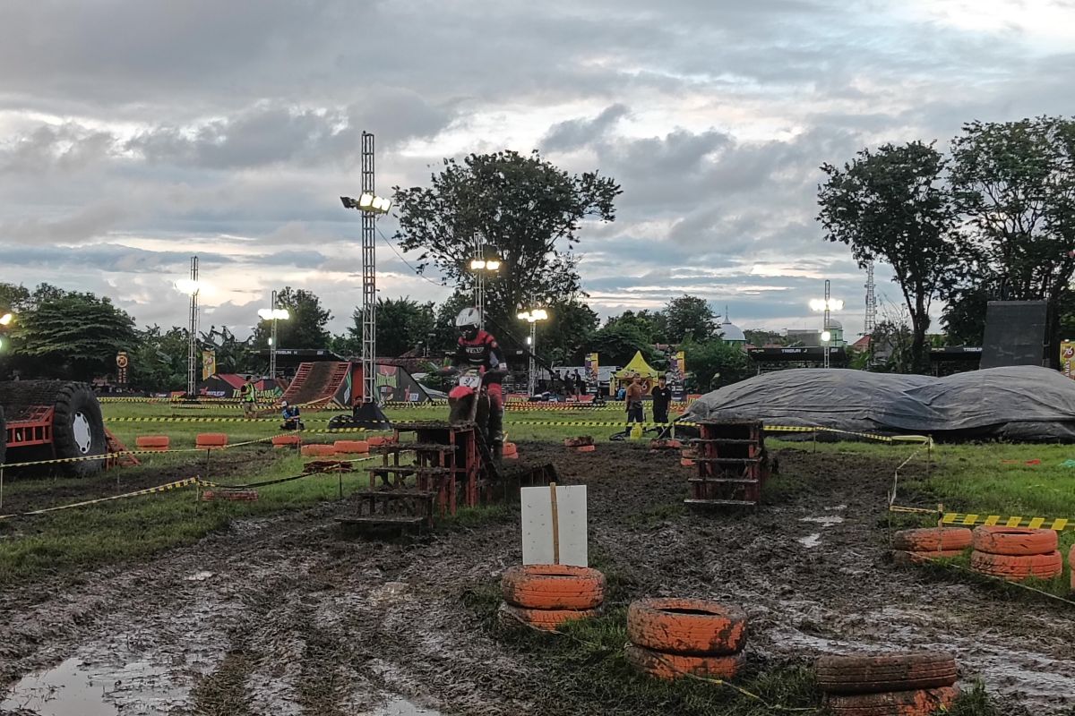 Puluhan rider adu skill di Trial Game Dirt 2025