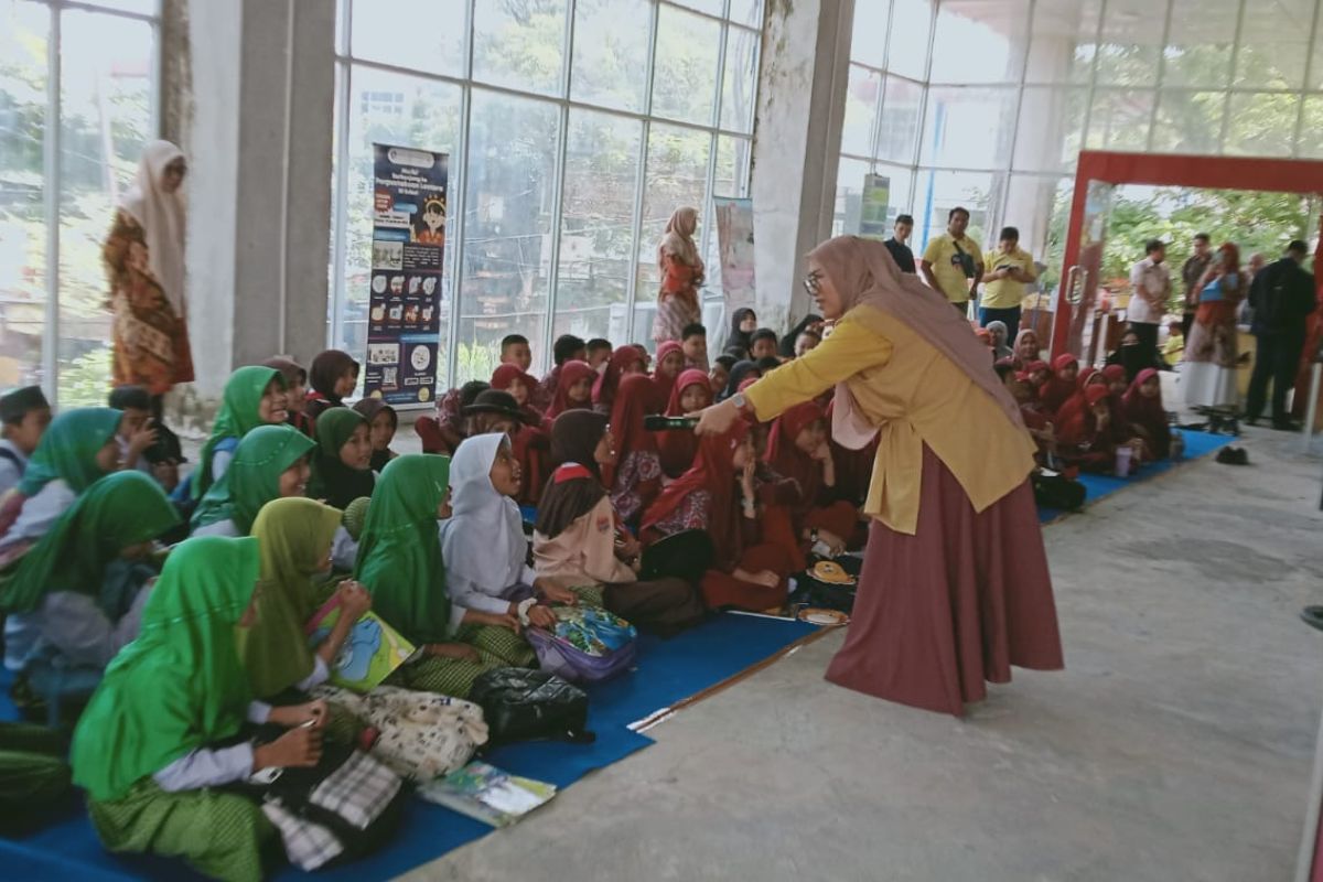 Pengunjung Pesta Buku Harbuknas 2025 di Makassar tembus 1.000 orang