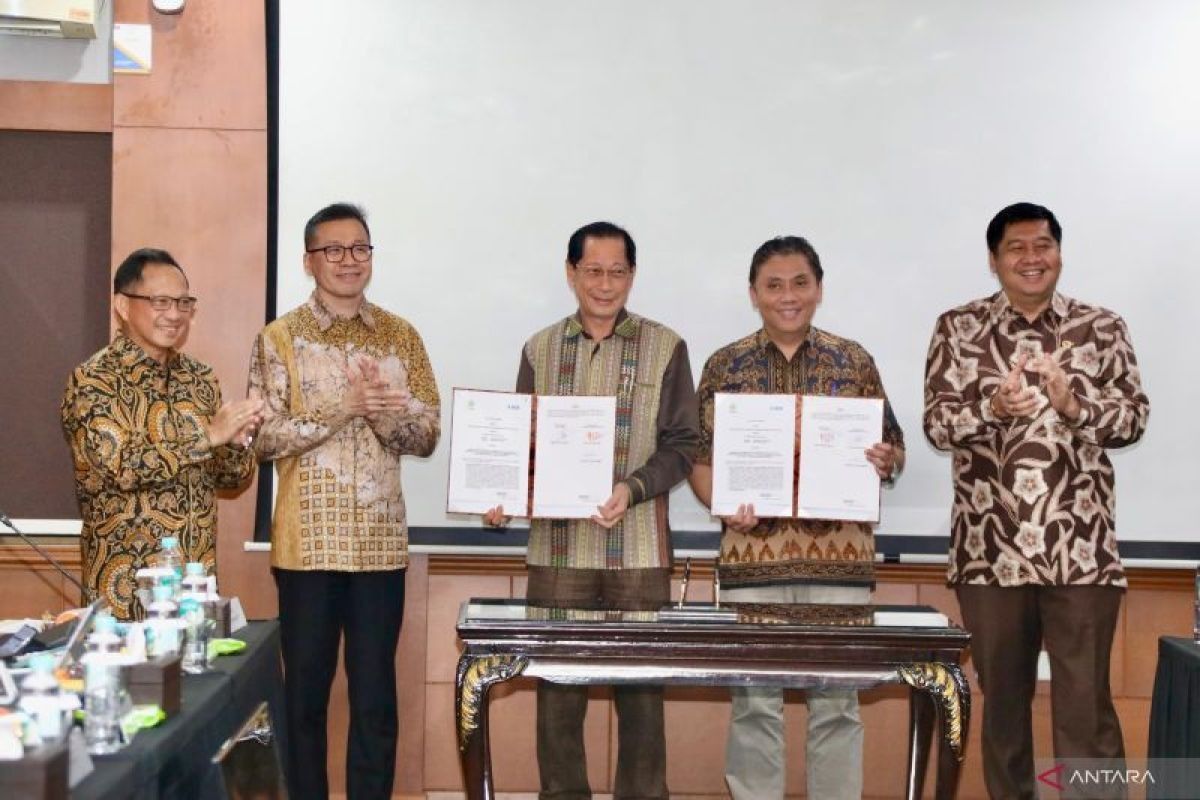 Mendagri Tito Karnavian tegaskan pemda wajib dukung program tiga juta rumah