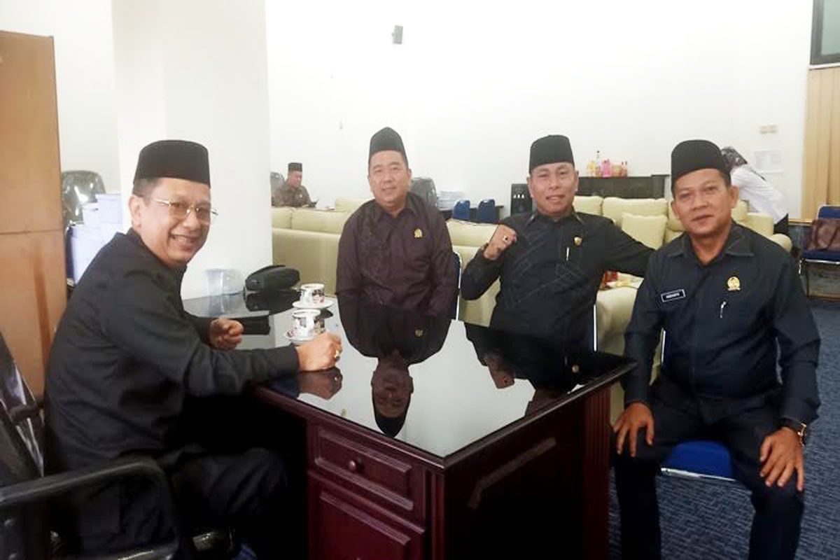 Komisi II DPRD Barut minta penertiban PKL berjualan di badan jalan