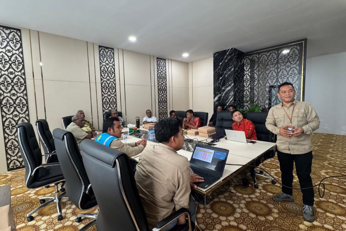 Bupati minta PLN terus perkuat sistem kelistrikan Mimika hingga daerah 3T