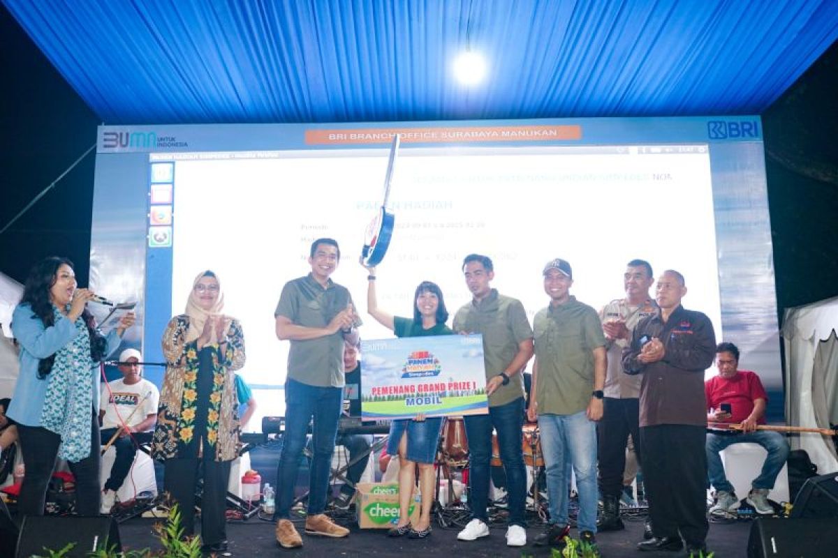 BRI Manukan gelar Panen Hadiah Simpedes di Pasar Ndeso Lakarsantri