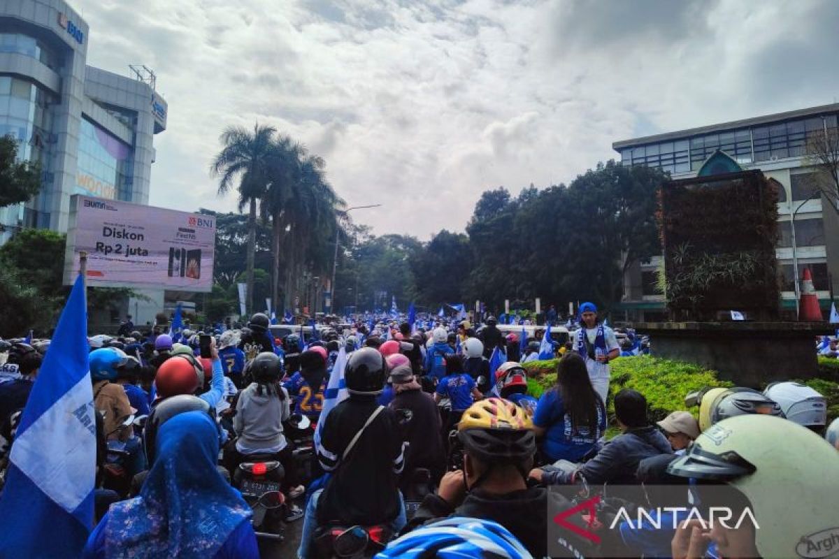 Kepadatan terjadi di beberapa titik di Kota Bandung akibat ramainya konvoi Persib