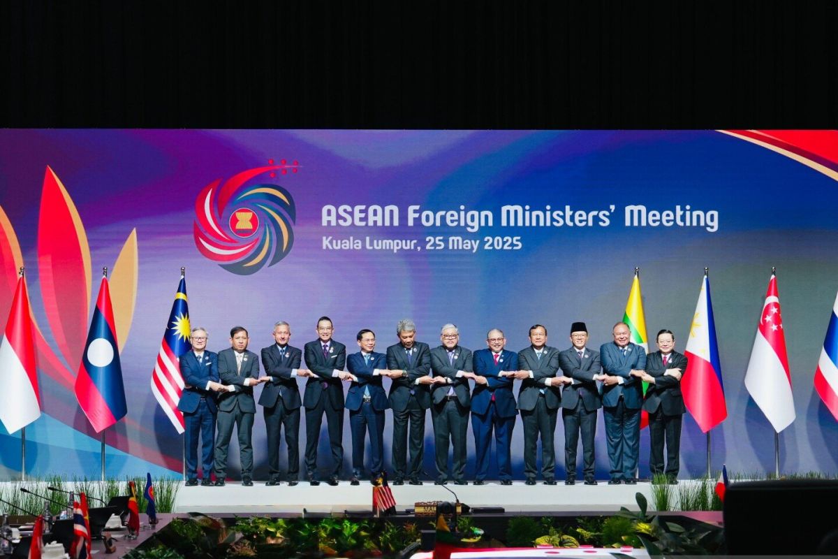FM Sugiono urges stronger ASEAN response to regional threats