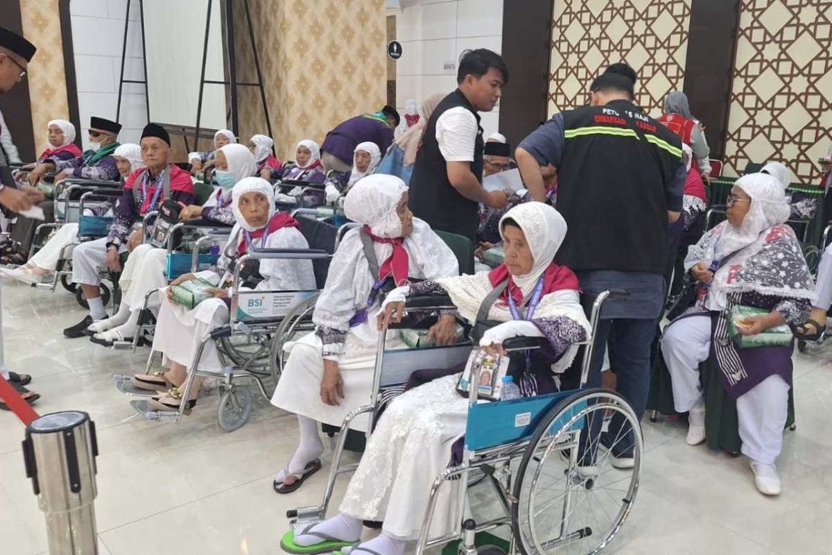 Calon haji  Embarkasi Makassar yang wafat bertambah jadi tujuh orang