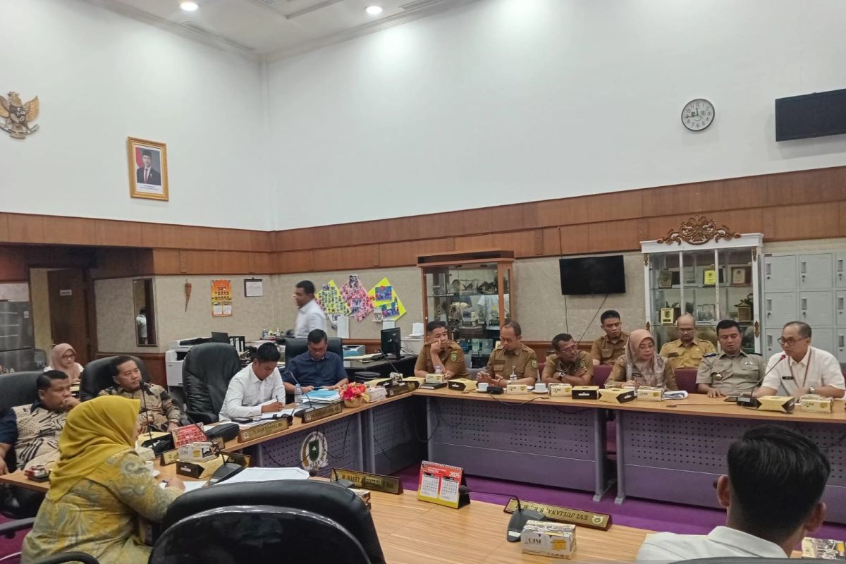 DPRD Riau meradang, PT Hutahaean mangkir rapat