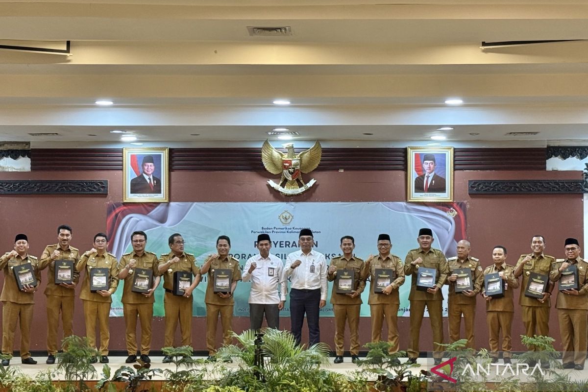 BPK Kalsel serahkan hasil pemeriksaan keuangan bagi 13 kabupaten/kota