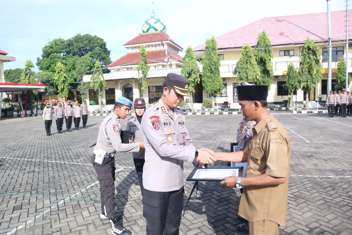 Kepedulian tinggi, puluhan anggota Polres Situbondo peroleh