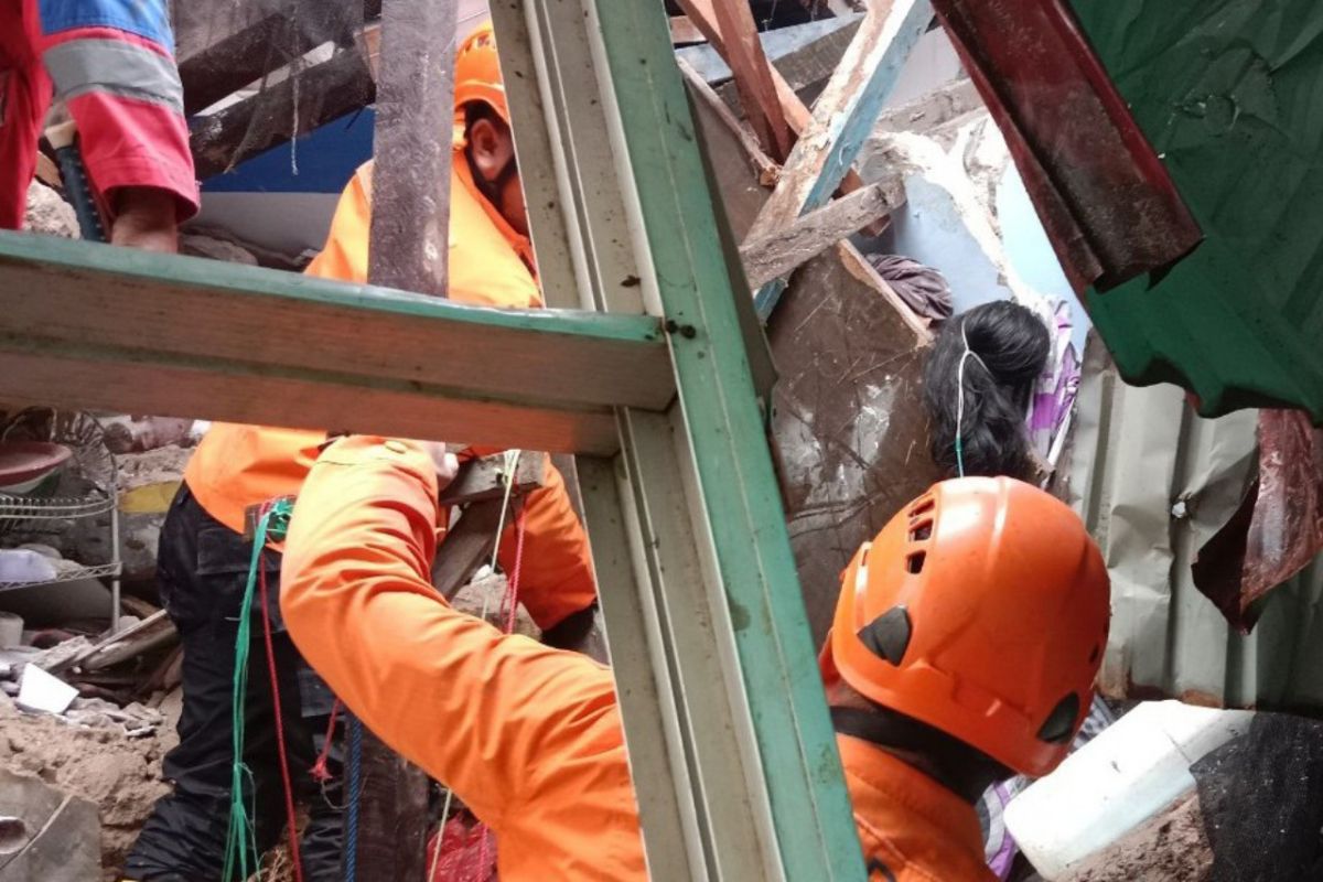 SAR Gabungan  masih cari korban longsor di Samarinda