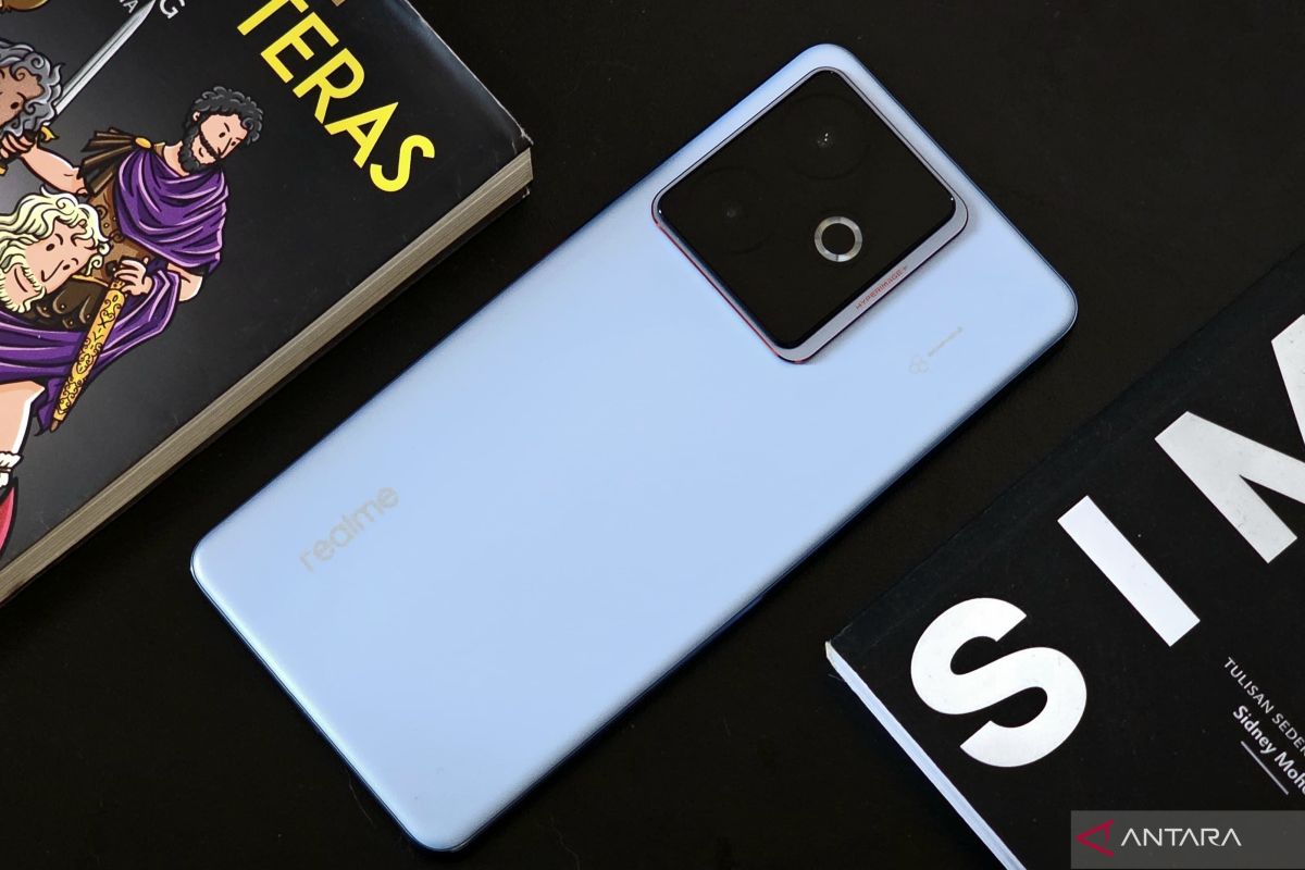 realme GT 7T dengan baterai titan 7000 mAh