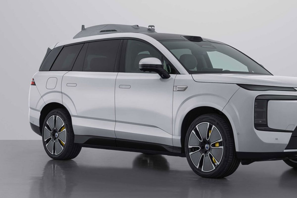 Denza luncurkan SUV PHEV premium N8L dengan versi drone opsional