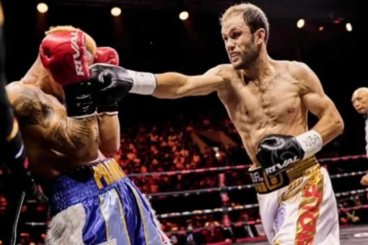 Bakhour Usmonov dinobatkan sebagai juara dunia kelas ringan WBA