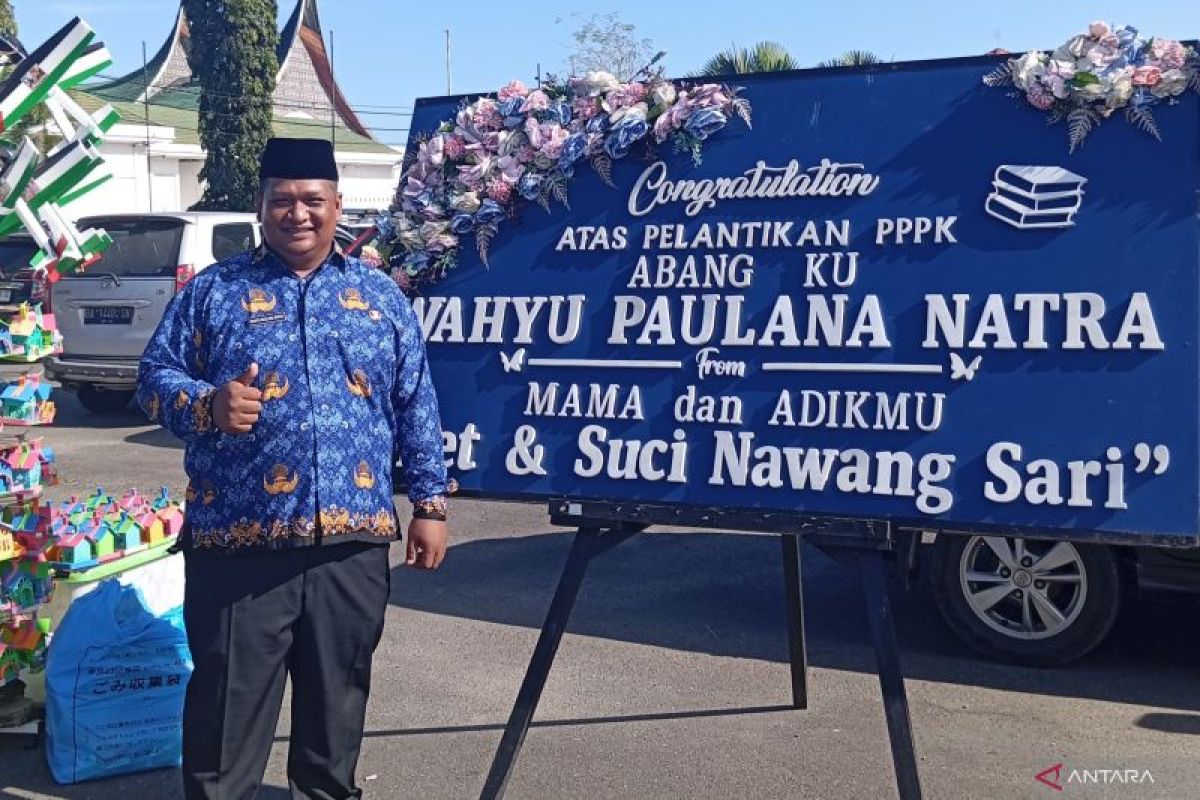 Bupati Pasaman Barat serahkan 1.043 SK PPPK formasi tahun 2024