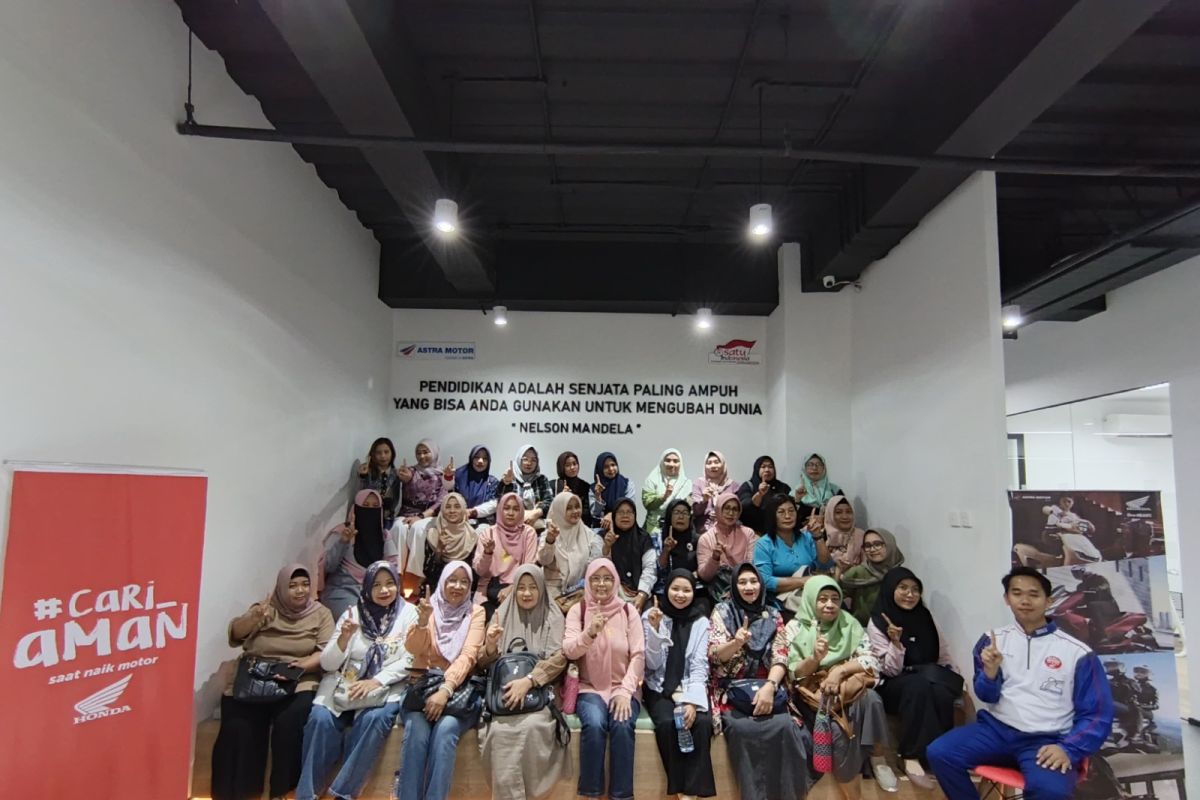Edukasi Safety Riding bagi ibu-ibu Posyandu Kasih Ibu