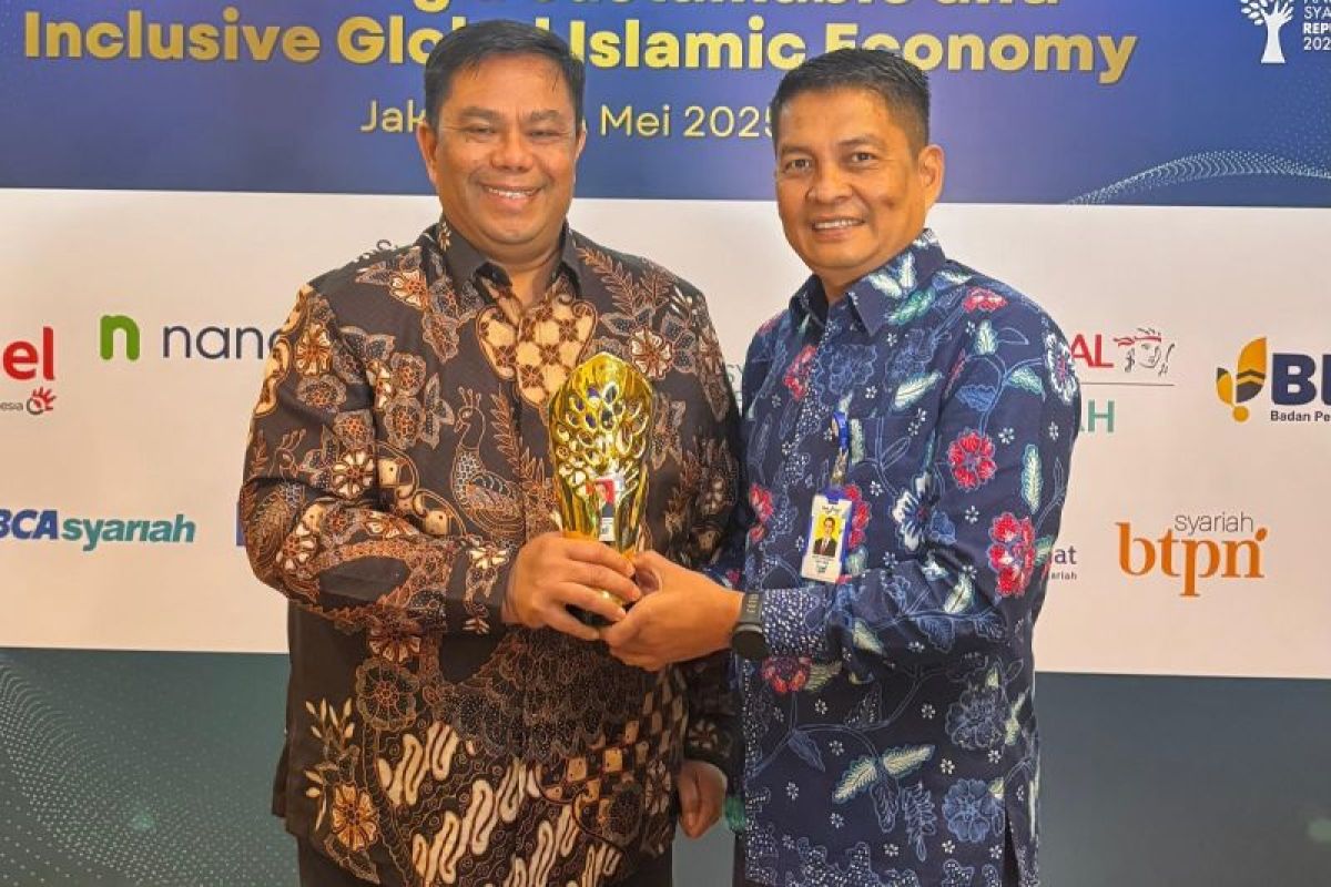 Bank Nagari Syariah Raih Best Performance Islamic Banking Award
