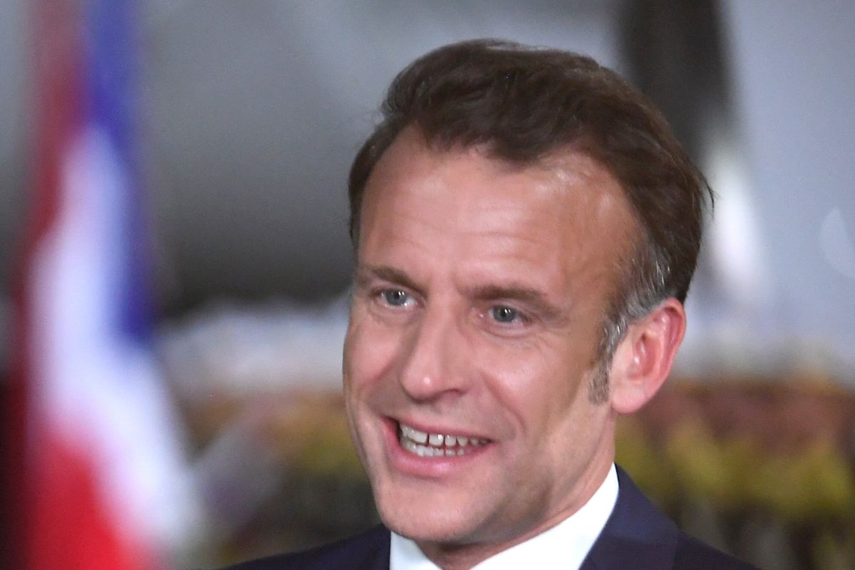 Macron: Prancis akan larang anak akses media sosial dan toko pisau