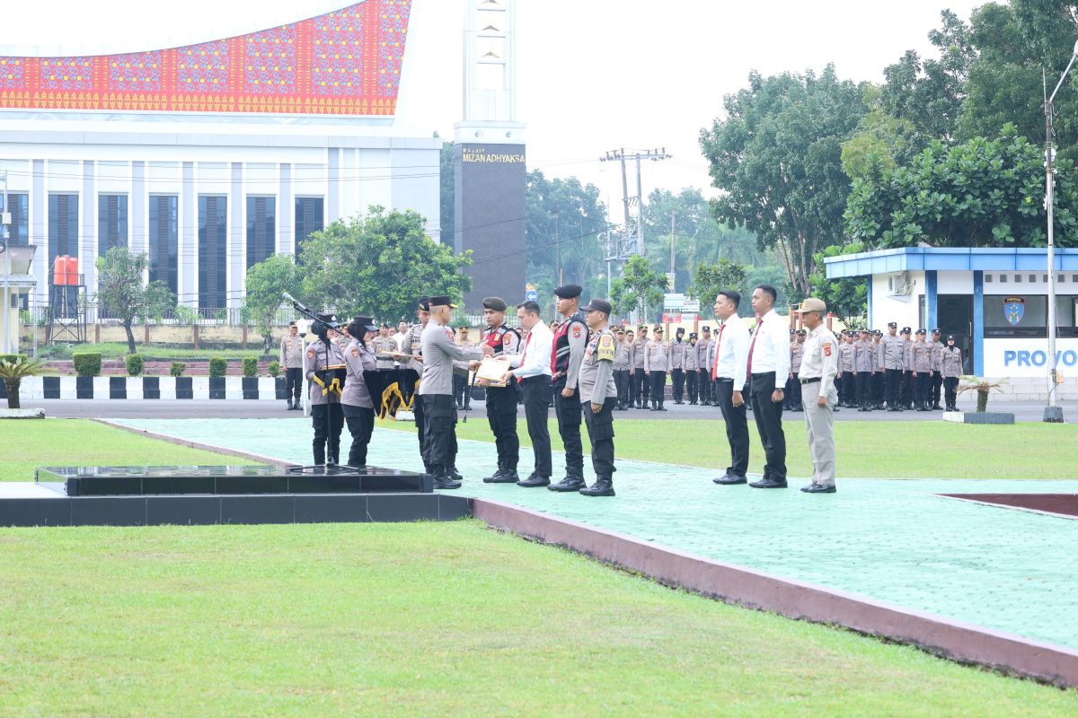 32 personel Polda Babel terima penghargaan, Kapolda Babel: Semoga jadi motivasi untuk bekerja lebih baik