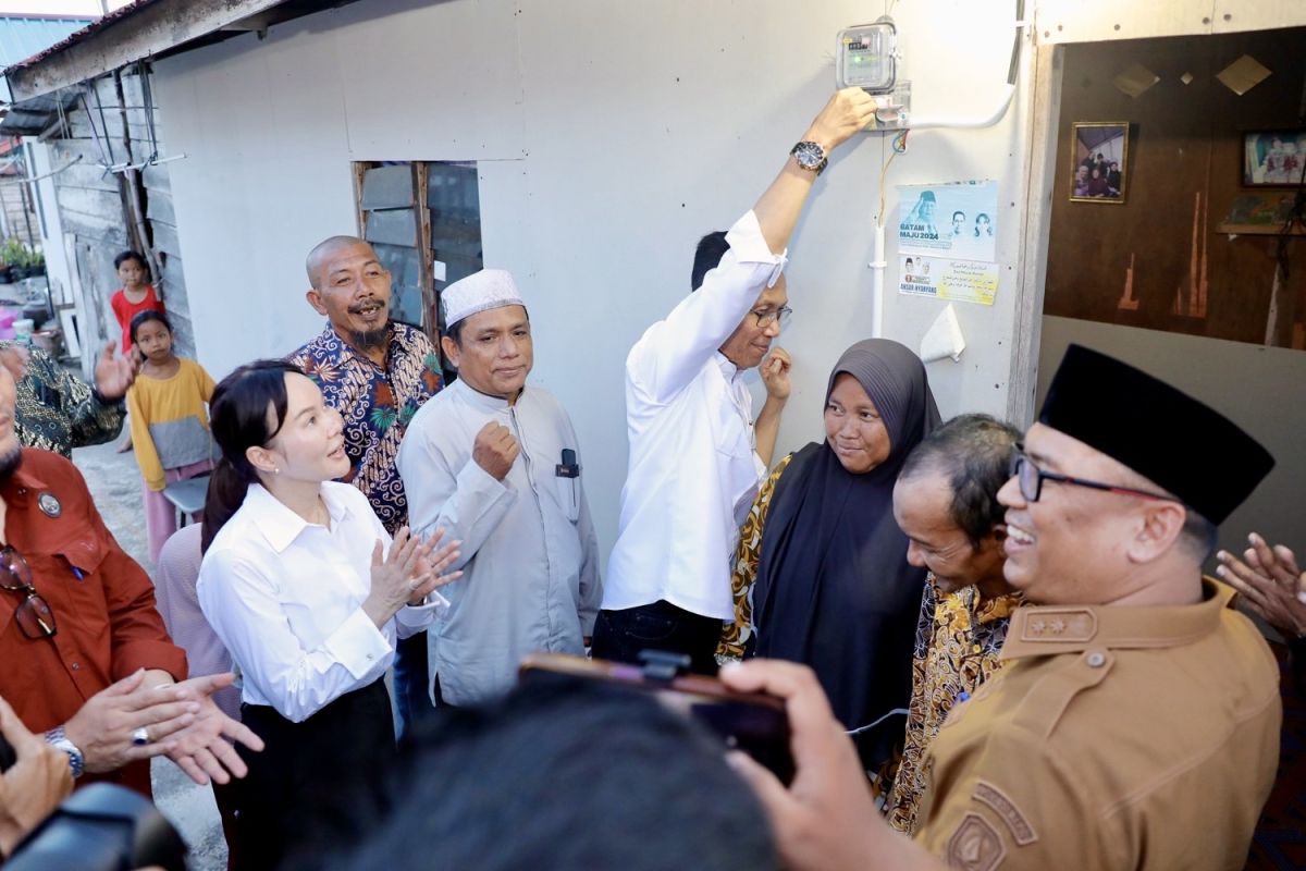 Pemkot Batam dukung penyaluran bantuan pasang listrik baru perluas akses listrik
