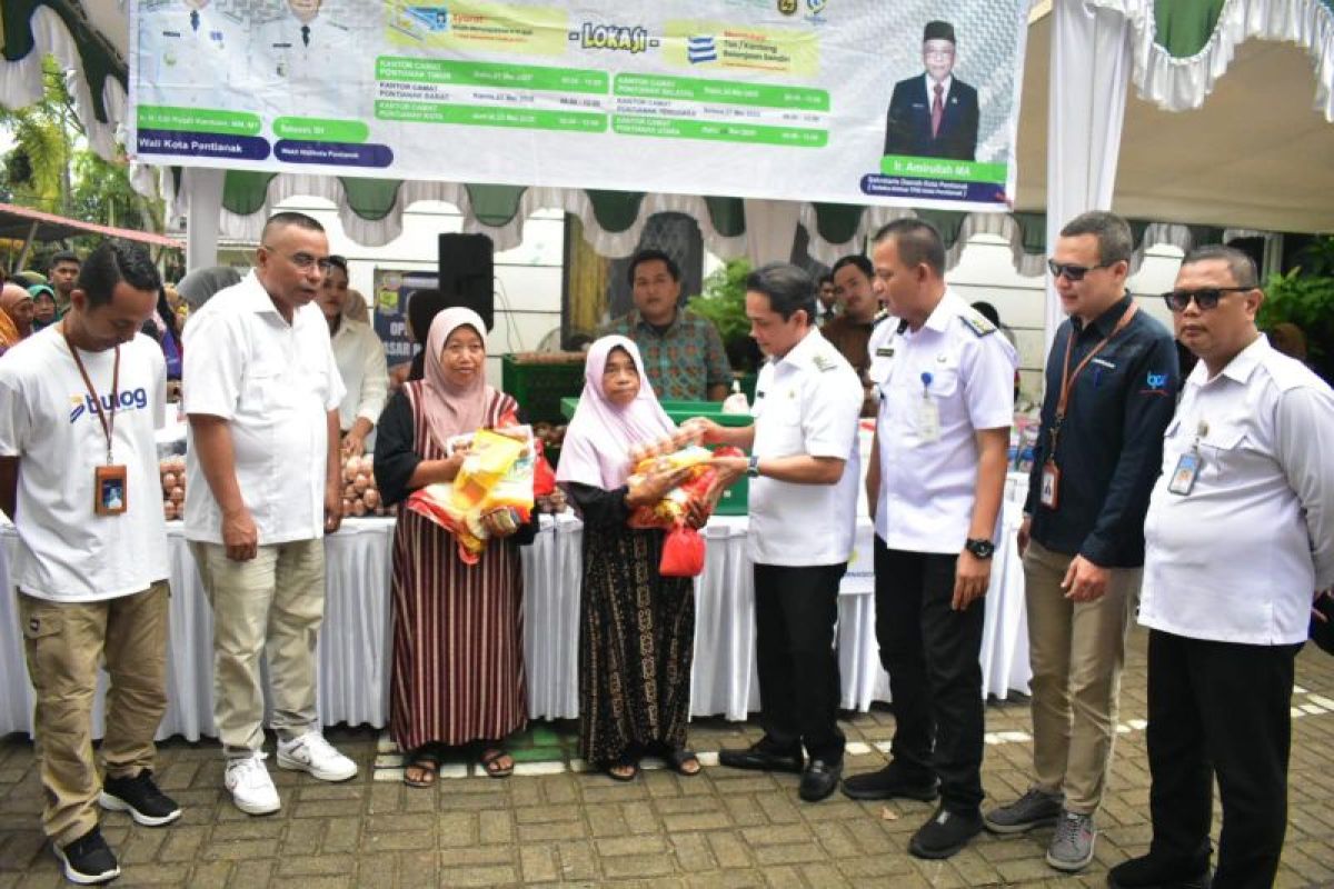 Warga Pontianak Utara antusias serbu pasar murah