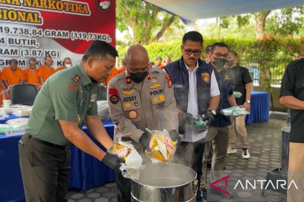 Polda Riau musnahkan ratusan kilo sabu dan berbagai jenis narkotika