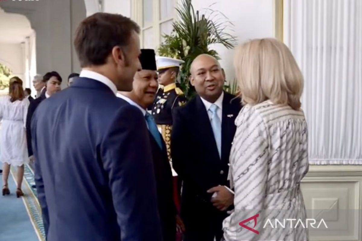 President Prabowo introduces son Didiet to Macron, Brigitte